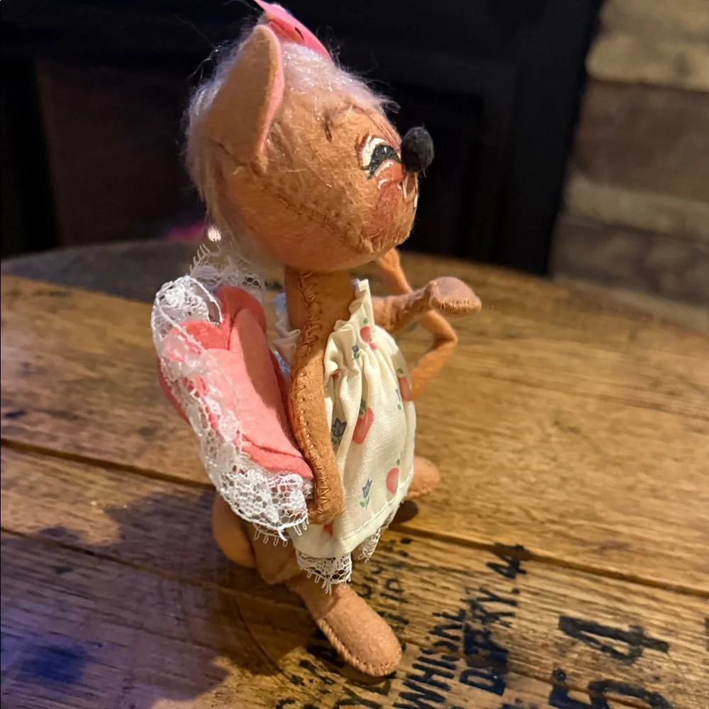 Vintage 1989 Sweetheart Mouse Girl